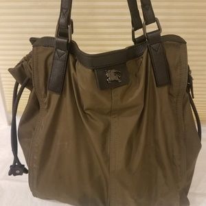Burberry Buckleigh Leather in Military Green 